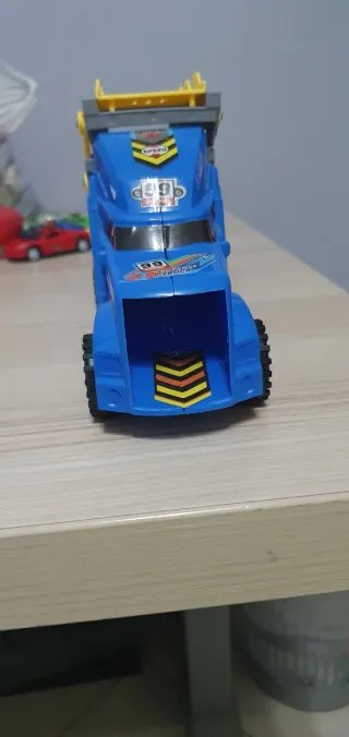 Camion Trasportatore + 6 Macchinine