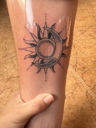 Tatuajes económicos.