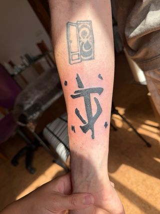 Tatuajes económicos.