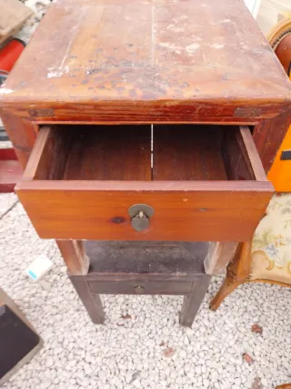 Mesitas de madera rústicas