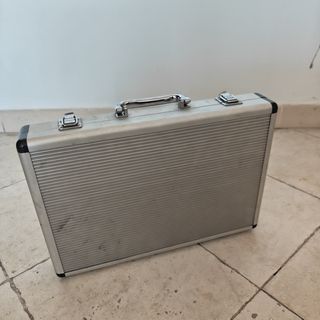 Maletín metálico con acolchado