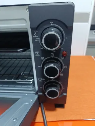 Mini horno Koenic 28L 1600W, temporizador.