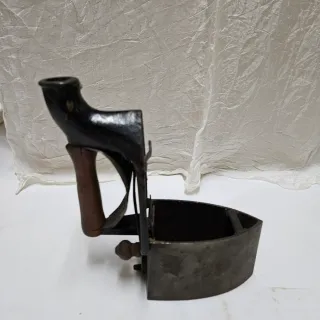 Plancha de carbón antigua con su chimenea