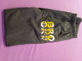 Pantalón  para niño ,chándal gris con estampado