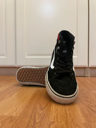 Zapatillas Vans Niño Talla 37 Negras y Rojas