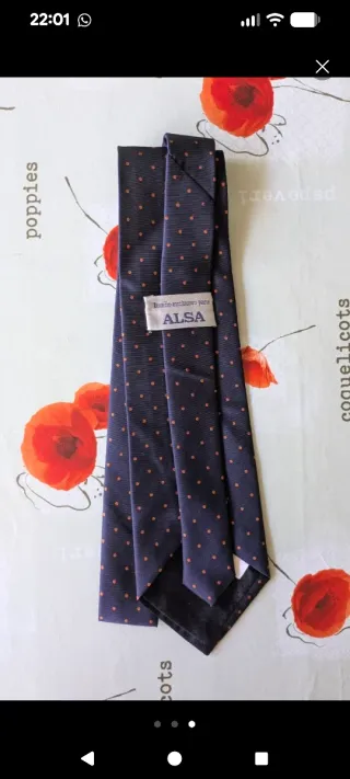 Corbata AlSA morada con puntos naranja