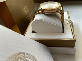 Reloj Versace Dorado y Blanco