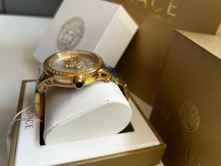 Reloj Versace Dorado y Blanco