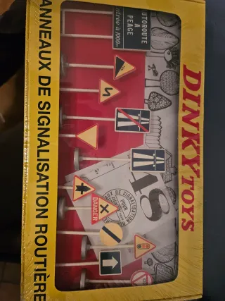 Dinky Toys Señales de Tráfico 1:43