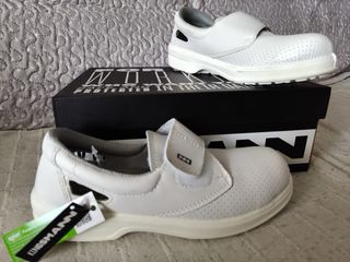 Zuecos Kingsman Blancos