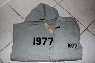 Essentials Sudadera y Pantalón 1977 Gris