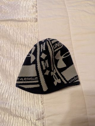 Gorro Under Armour reversible azul y gris