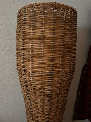 Lámpara de pie de ratánpreciosa!! 150cm de alto