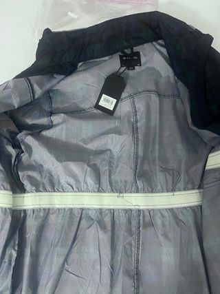 Talla 48. Impermeable de cuadros BRAVE SOUL.