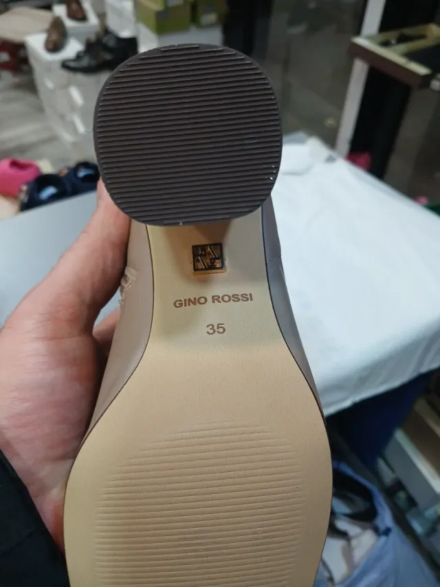 Botas altas beige y negras talla 35 piel