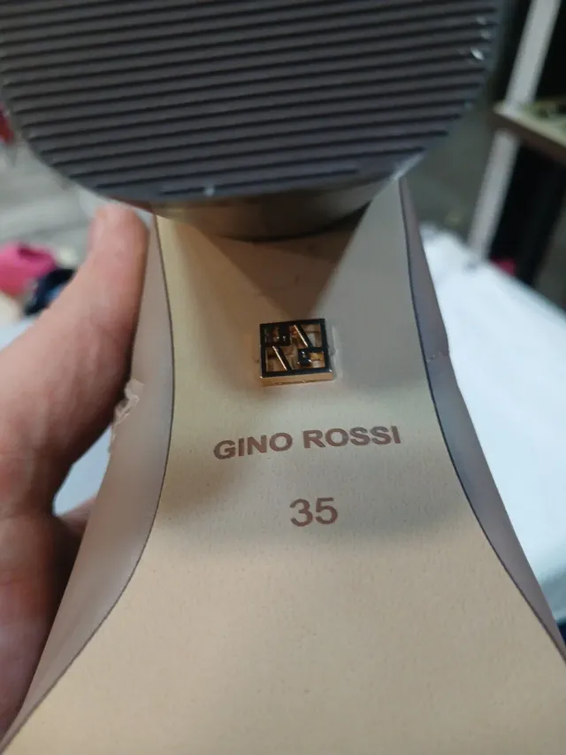 Botas altas beige y negras talla 35 piel