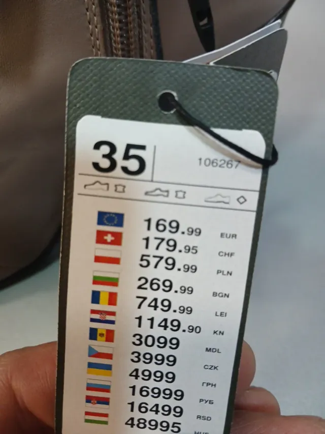 Botas altas beige y negras talla 35 piel