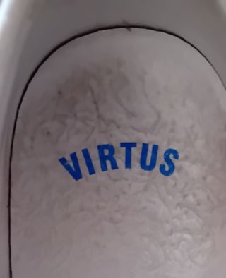 Scarpe da ginnastica bianche e marroni