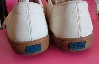 Scarpe da ginnastica bianche e marroni