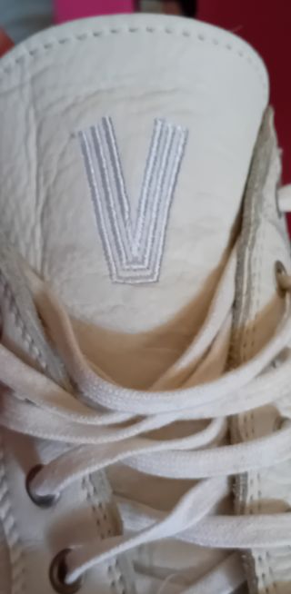 Scarpe da ginnastica bianche e marroni