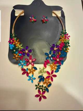 Collar y pendientes florales multicolor