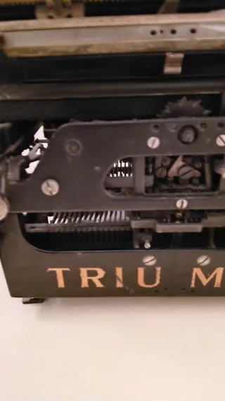 Affascinante Macchina da scrivere Triumph
