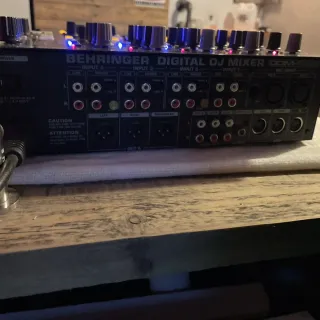 Mesa DJ Behringer DDM4000 Nueva