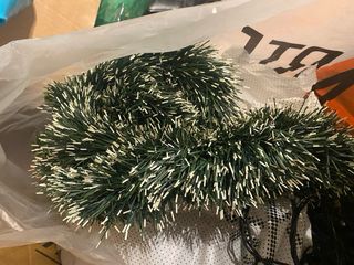 árbol de Navidad con piñas.