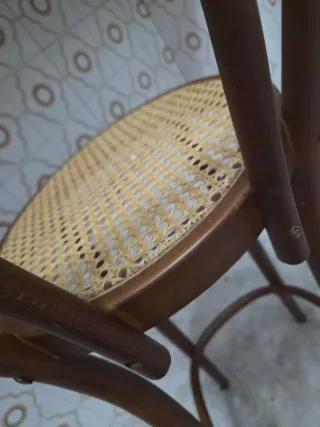 Taburete Vintage estilo thonet. Madera y ratan