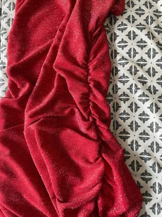 Vestido rojo brillante