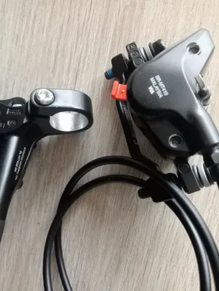 Freno delantero Shimano MT410