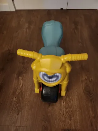 Moto de juguete infantil