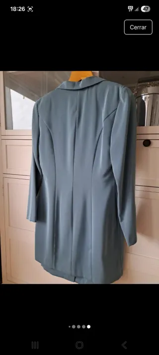 Traje abrigo y vestido azul