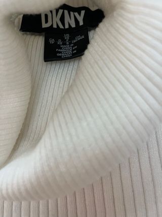 Jersey DKNY cuello alto blanco