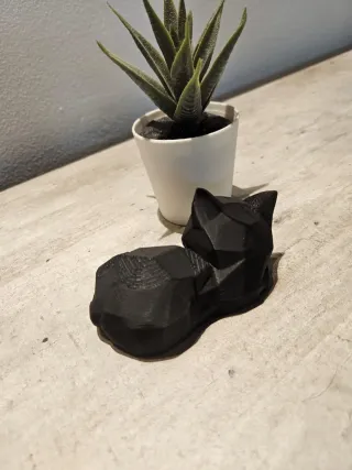 Statuetta gattino nero geometrico