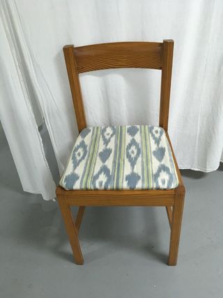 Silla de pino macizo con tapizado