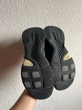 Zapatillas Nike grises y negras