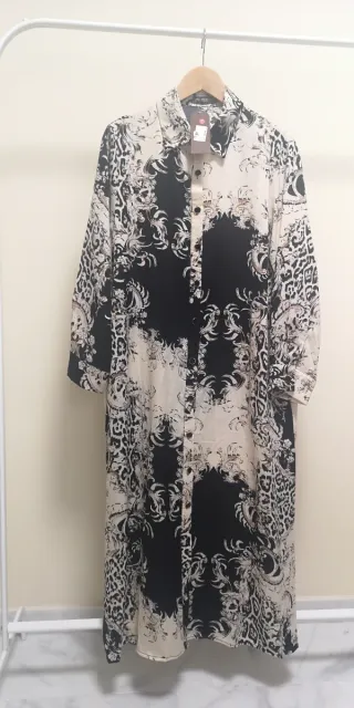 Vestido camisero estampado con etiqueta