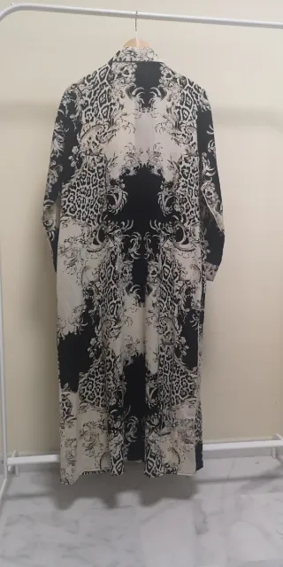 Vestido camisero estampado con etiqueta