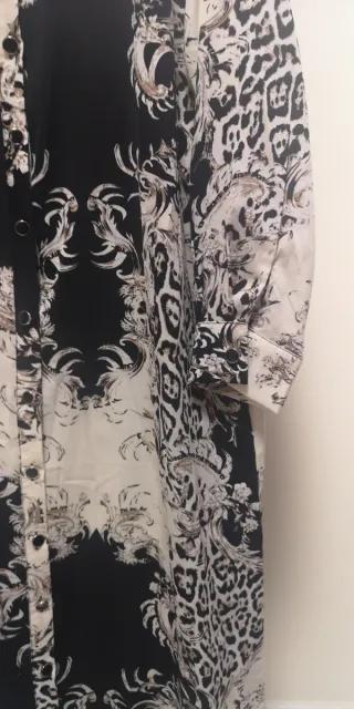 Vestido camisero estampado con etiqueta