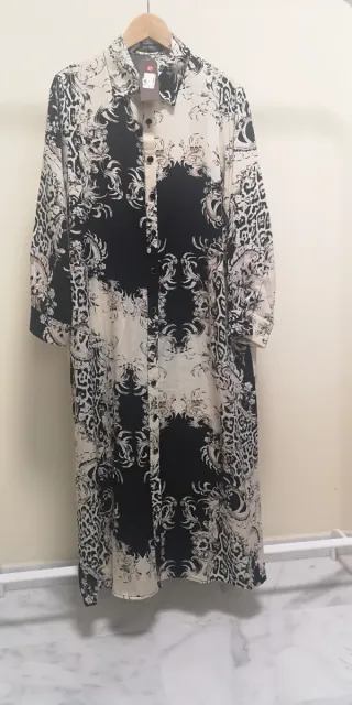 Vestido camisero estampado con etiqueta