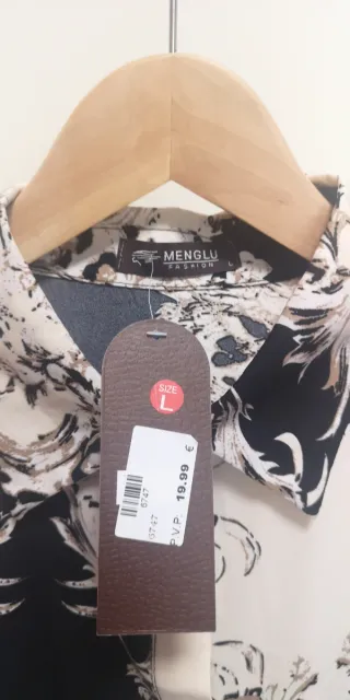 Vestido camisero estampado con etiqueta