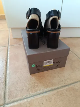 Zapatos tacón grueso Laura Bellariva negros