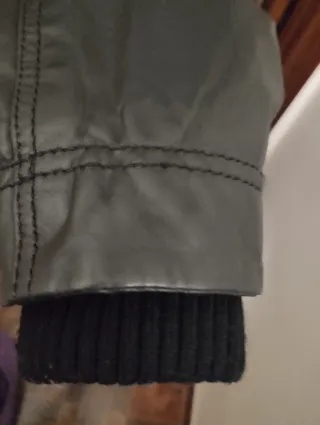 Chaqueta cuero con refuerzos tela