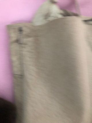 Top de cuero beige con detalles calados