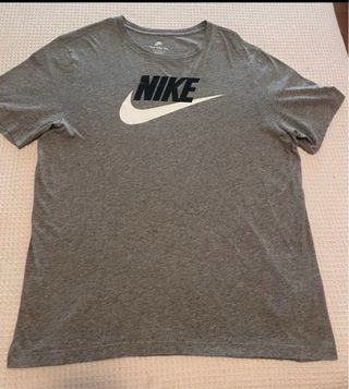 Camiseta Nike Gris Talla XL. Solo puesta 1 vez.
