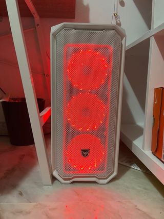 Torre PC Gaming Aorus Blanca con RGB