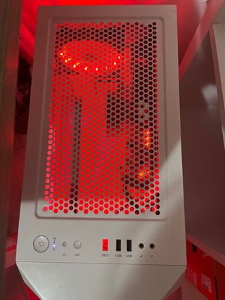 Torre PC Gaming Aorus Blanca con RGB