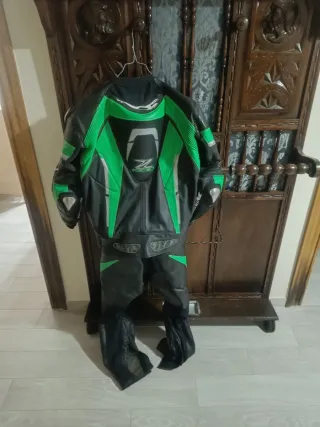 Traje de moto de cuero Arresi. Hecho a medida.