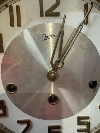 Reloj de pared antiguo madera